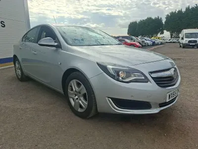 Used Vauxhall Insignia Design Edition 134 HP (98 kW) 2015 Silver Hatchback