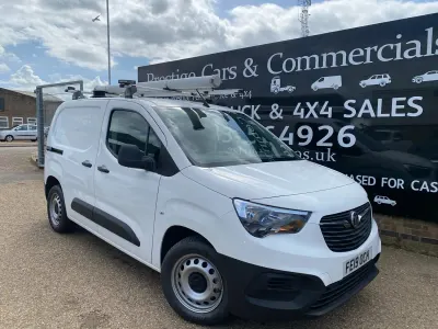 Used Vauxhall Combo 100 HP (73 kW) 2019 White MPV