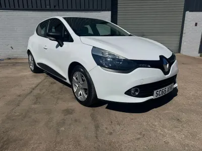 Used Renault Clio IV Play 2015 White Hatchback