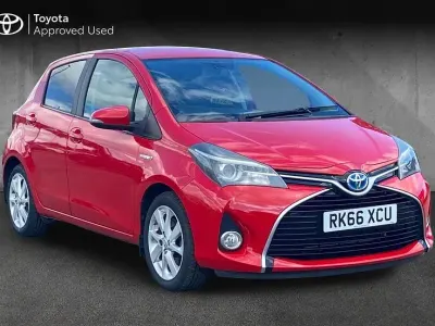 Used Toyota Yaris 101 HP (74 kW) 2016 Red Hatchback
