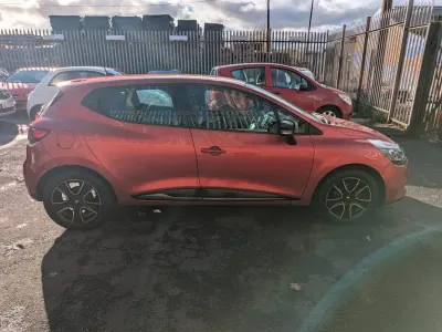 Used Renault Clio Dynamique 75 HP (55 kW) 2014 Red Hatchback