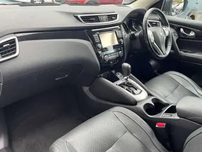 Used Nissan Qashqai Tekna 115 HP (84 kW) 2017 Grey SUV