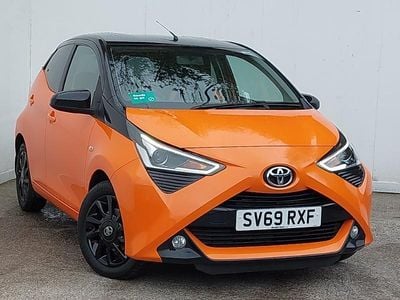 Begagnad Toyota Aygo X-cite 72 HK (52 kW) 2019 Orange Halvkombi