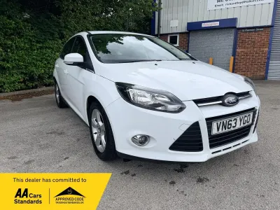 Used Ford Focus Zetec 125 HP (91 kW) 2013 White Hatchback