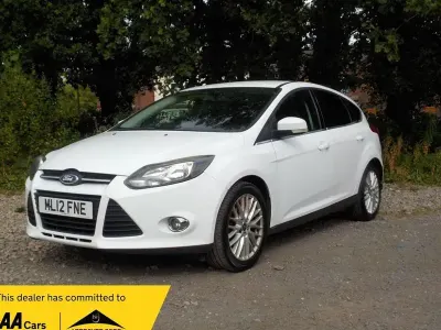 Used Ford Focus Zetec 125 HP (91 kW) 2012 White Hatchback