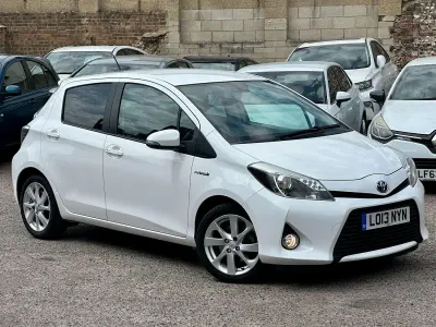 Used Toyota Yaris 2013 White Hatchback