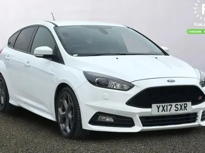 Used Ford Focus ST 250 HP (183 kW) 2016 White Hatchback