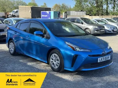 Used Toyota Prius Active 122 HP (89 kW) 2026 Blue Hatchback