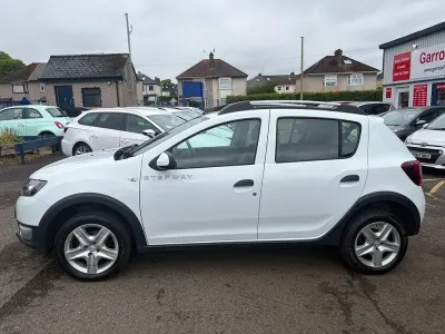 Begagnad Dacia Sandero Lauréate 2014 Vit Halvkombi
