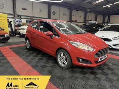 Usado Ford Fiesta Zetec 2014 Vermelho Citadino