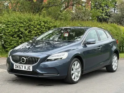 Usado Volvo V40 Inscription 120 CV (88 kW) 2017 Azul Utilitario