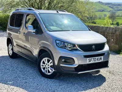 Begagnad Peugeot Rifter Allure 2021 Grå Minibuss