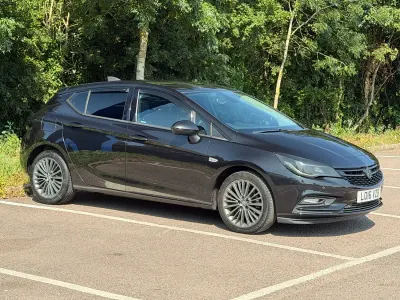Used Vauxhall Astra Elite 150 HP (110 kW) 2016 Black Hatchback
