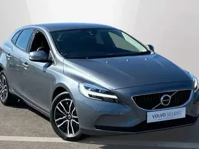 Begagnad Volvo V40 Momentum 121 HK (88 kW) 2019 Grå Kombi