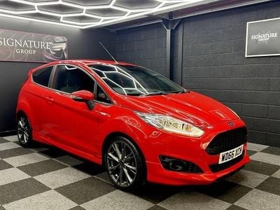 Usado Ford Fiesta ST-Line 100 HP (73 kW) 2017 Vermelho Citadino