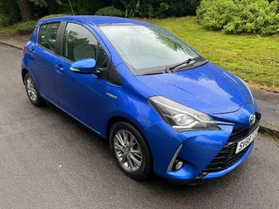 Usado Toyota Yaris Hybrid 2018 Azul Utilitario