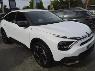 Używany Citroën C4 PureTech 155 KM (114 kW) 2022 Biały Hatchback