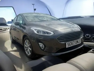 Begagnad Ford Fiesta Zetec 100 HK (73 kW) 2018 Grå Halvkombi