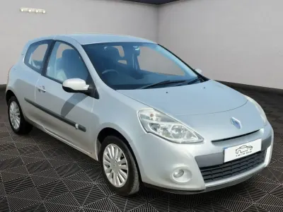 Used Renault Clio 73 HP (53 kW) 2011 Silver Hatchback