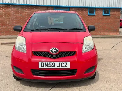 Used Toyota Yaris T2 69 HP (50 kW) 2010 Red Hatchback