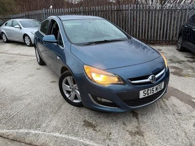 Used Vauxhall Astra SRi 165 HP (121 kW) 2015 Blue Hatchback