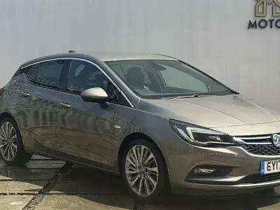 Used Vauxhall Astra Elite 150 HP (110 kW) 2017 Grey Hatchback