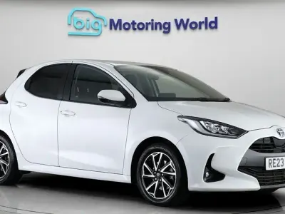 Begagnad Toyota Yaris Hybrid Design 116 HK (85 kW) 2026 Halvkombi