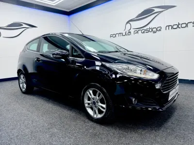 Usado Ford Fiesta Zetec 82 HP (60 kW) 2015 Preto Citadino