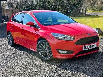 Used Ford Focus ST-Line 120 HP (88 kW) 2016 Red Hatchback