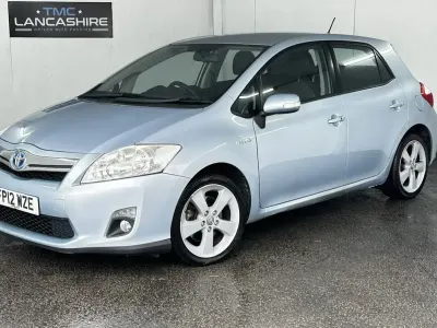 Used Toyota Auris Hybrid 136 HP (100 kW) 2012 Blue Hatchback