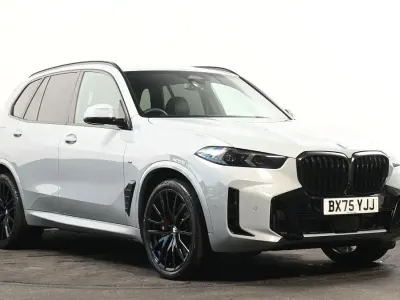 Käytetty BMW X5 M Sport 482 HP (354 kW) 2025 Harmaa Katumaasturi