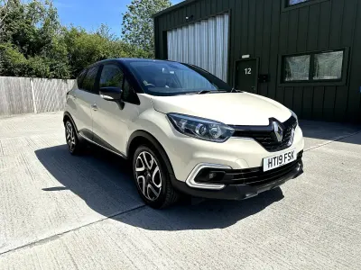 Used Renault Captur Iconic 2019 Cream/black SUV