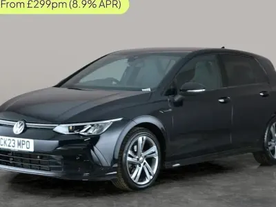 Second-hand VW Golf VIII R-line 150 CP (110 kW) 2023 Negru Hatchback