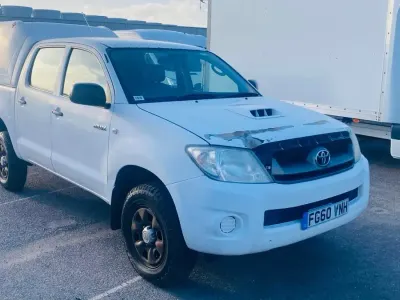 Used Toyota HiLux 144 HP (105 kW) 2010 White Pickup