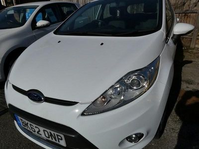 Used Ford Fiesta Zetec 96 HP (70 kW) 2012 White Hatchback