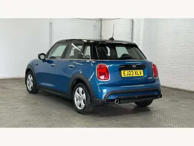 Usado Mini Cooper Classic 136 CV (100 kW) 2023 Azul Utilitario