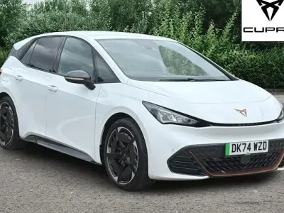 Begagnad Cupra Born e-Boost 169 kW (230 HK) 2024 Vit Halvkombi