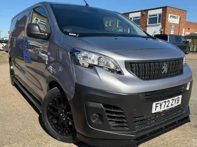 Begagnad Peugeot Expert Premium 144 HK (105 kW) 2022 Van