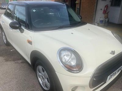 Used Mini Cooper Hatch 2015 White Hatchback