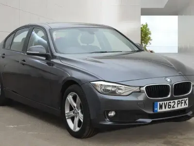Begagnad BMW 320 2012 Grå Sedan
