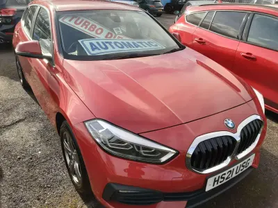 Używany BMW 118 Lifestyle 2021 Czerwony Hatchback