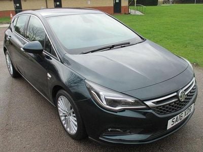 Used Vauxhall Astra Elite 150 HP (110 kW) 2016 Green Hatchback