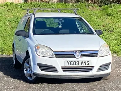 Used Vauxhall Astra Club 110 HP (80 kW) 2009 White Van