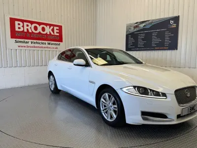 Używany Jaguar XF Luxury 163 KM (119 kW) 2012 Biały Sedan/Limuzyna