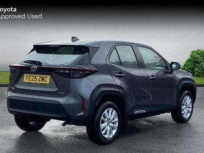 Usado Toyota Yaris Cross 113 HP (83 kW) 2025 Cinzento SUV