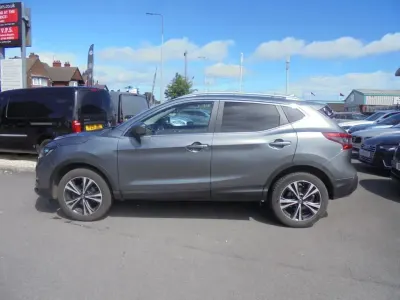 Used Nissan Qashqai N-Connecta 110 HP (80 kW) 2017 Grey SUV