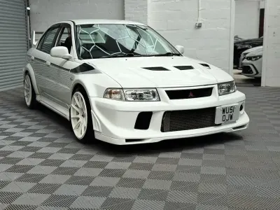 Used Mitsubishi Lancer 280 HP (205 kW) 2001 White Sedan