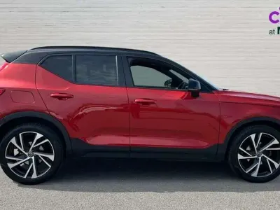 Begagnad Volvo XC40 R-Design 150 HK (110 kW) 2020 Röd SUV
