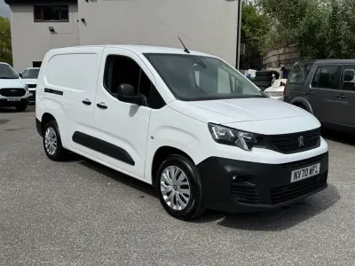 Begagnad Peugeot Partner 131 HK (96 kW) 2021 Vit Minibuss