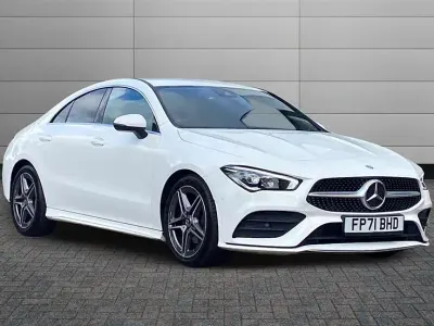 Usado Mercedes CLA180 AMG line 136 CV (100 kW) 2021 Blanco Berlina